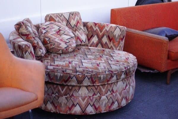 round-vintage-chair